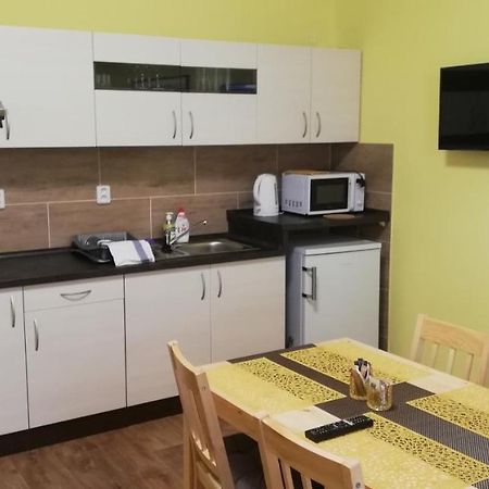 Booking Trzni เดชชิน ภายนอก รูปภาพ